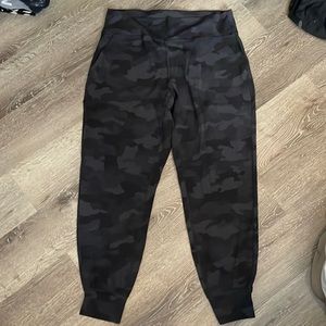 Lululemon jogger bottoms size 14 black camo